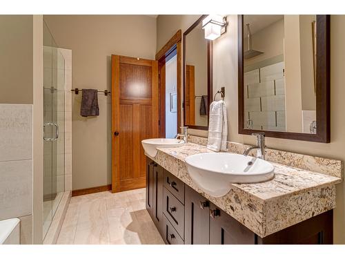 302A - 901 2Nd Avenue, Fernie, BC - Indoor Photo Showing Bathroom