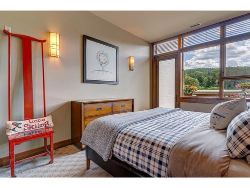 302A - 901 2Nd Avenue, Fernie, BC - Indoor Photo Showing Bedroom