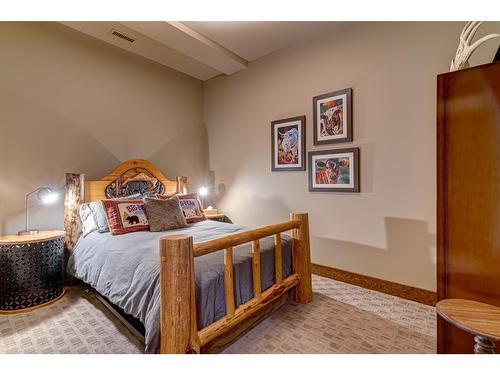 302A - 901 2Nd Avenue, Fernie, BC - Indoor Photo Showing Bedroom