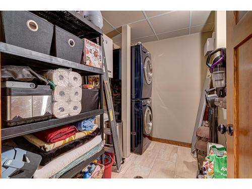 302A - 901 2Nd Avenue, Fernie, BC - Indoor Photo Showing Laundry Room