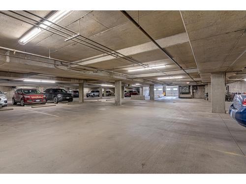 302A - 901 2Nd Avenue, Fernie, BC - Indoor Photo Showing Garage