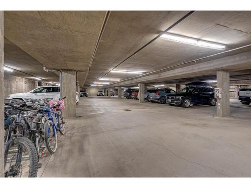 302A - 901 2Nd Avenue, Fernie, BC - Indoor Photo Showing Garage