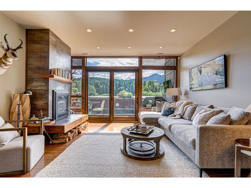 302A - 901 2Nd Avenue, Fernie, BC - Indoor Photo Showing Living Room With Fireplace