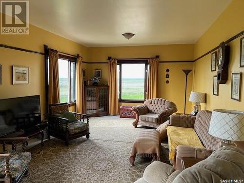 Clary Acreage, Happyland Rm No. 231, SK - Indoor Photo Showing Living Room