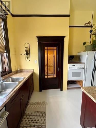 Clary Acreage, Happyland Rm No. 231, SK - Indoor Photo Showing Kitchen With Double Sink