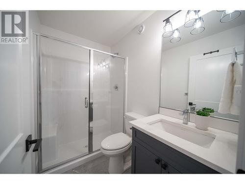 9833 Osprey Landing Drive, Wardner, BC - Indoor Photo Showing Bathroom