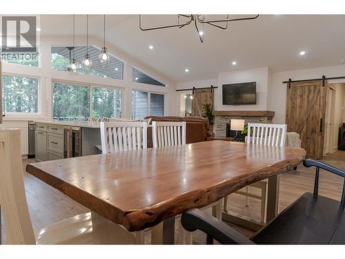 9833 Osprey Landing Drive, Wardner, BC - Indoor Photo Showing Dining Room