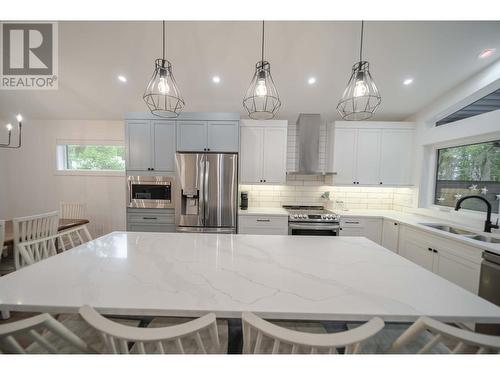 9833 Osprey Landing Drive, Wardner, BC - Indoor Photo Showing Kitchen With Double Sink With Upgraded Kitchen