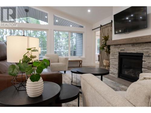 9833 Osprey Landing Drive, Wardner, BC - Indoor Photo Showing Living Room With Fireplace