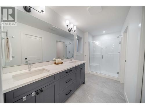 9833 Osprey Landing Drive, Wardner, BC - Indoor Photo Showing Bathroom