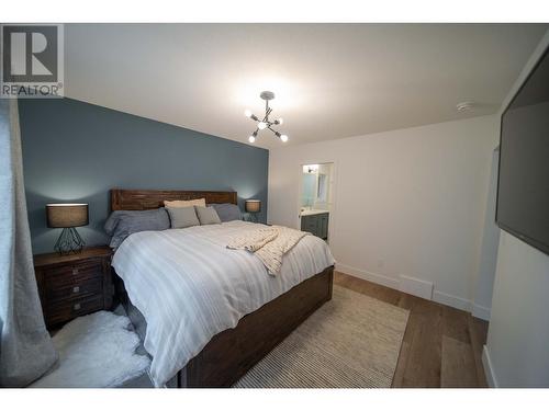 9833 Osprey Landing Drive, Wardner, BC - Indoor Photo Showing Bedroom