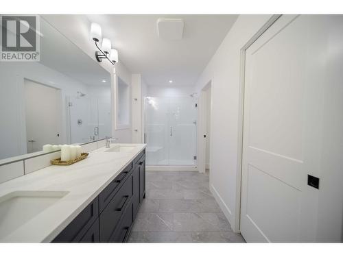 9833 Osprey Landing Drive, Wardner, BC - Indoor Photo Showing Bathroom