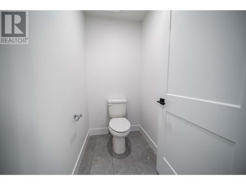 9833 Osprey Landing Drive, Wardner, BC - Indoor Photo Showing Bathroom