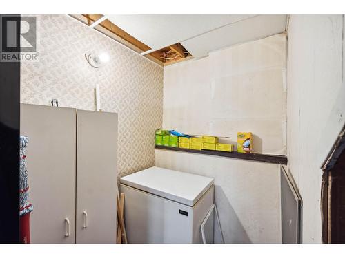 1611 Spartan Place, Kamloops, BC - Indoor Photo Showing Laundry Room