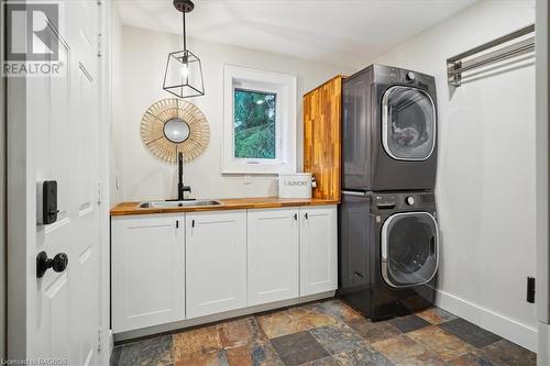 845 4Th Avenue A W, Owen Sound, ON - Indoor Photo Showing Laundry Room