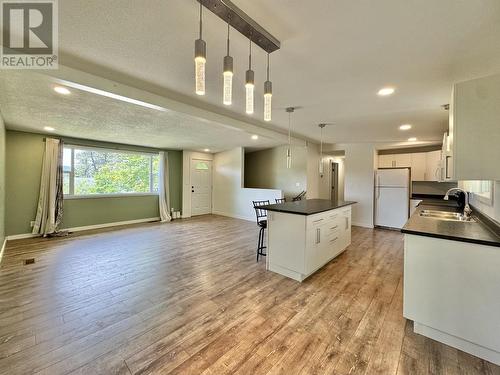 1110 N Twelfth Avenue, Williams Lake, BC - Indoor Photo Showing Kitchen