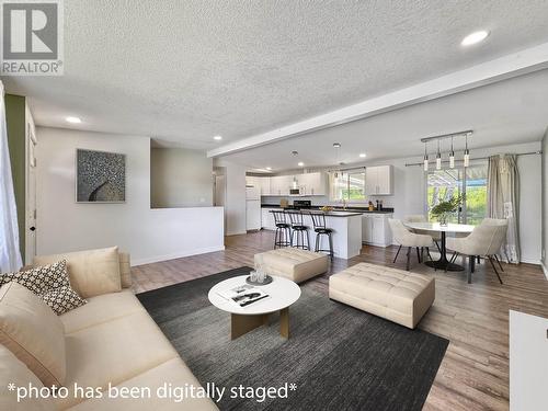 1110 N Twelfth Avenue, Williams Lake, BC - Indoor Photo Showing Living Room