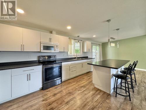 1110 N Twelfth Avenue, Williams Lake, BC - Indoor Photo Showing Kitchen