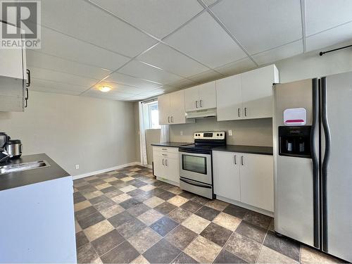 1110 N Twelfth Avenue, Williams Lake, BC - Indoor Photo Showing Kitchen With Double Sink