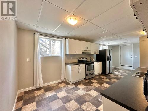 1110 N Twelfth Avenue, Williams Lake, BC - Indoor Photo Showing Kitchen With Double Sink