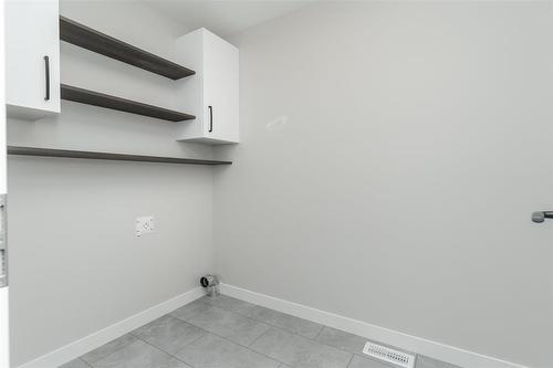 199 Wyndham Estate Drive, Steinbach, MB - Indoor Photo Showing Other Room