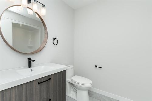 199 Wyndham Estate Drive, Steinbach, MB - Indoor Photo Showing Bathroom