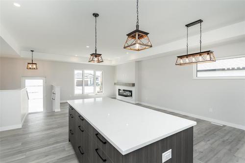 199 Wyndham Estate Drive, Steinbach, MB - Indoor Photo Showing Kitchen