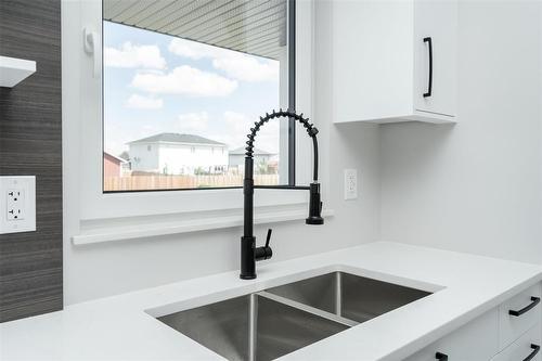 199 Wyndham Estate Drive, Steinbach, MB - Indoor Photo Showing Kitchen With Double Sink