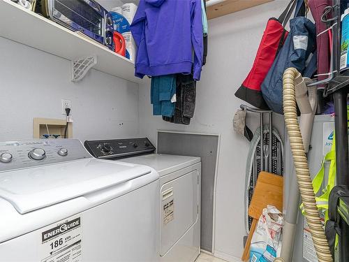 203-3226 Cowichan Lake Rd, Duncan, BC - Indoor Photo Showing Laundry Room