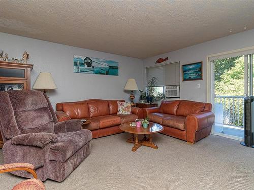 203-3226 Cowichan Lake Rd, Duncan, BC - Indoor Photo Showing Living Room