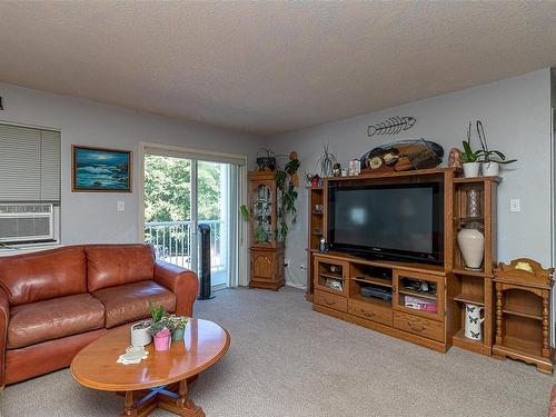 203-3226 Cowichan Lake Rd, Duncan, BC - Indoor Photo Showing Living Room