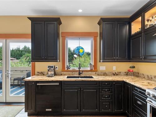 7-1261 Noel Ave, Comox, BC - Indoor Photo Showing Kitchen With Double Sink