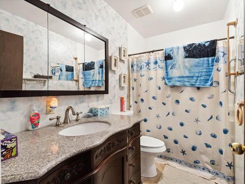 1611 Spartan Place, Kamloops, BC - Indoor Photo Showing Bathroom