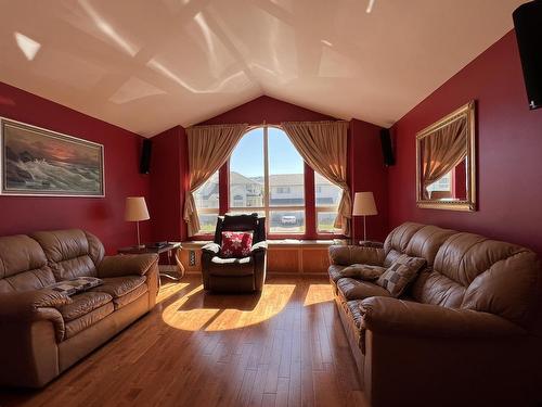 1661 Bann Street, Merritt, BC - Indoor Photo Showing Living Room