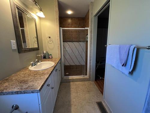 1661 Bann Street, Merritt, BC - Indoor Photo Showing Bathroom