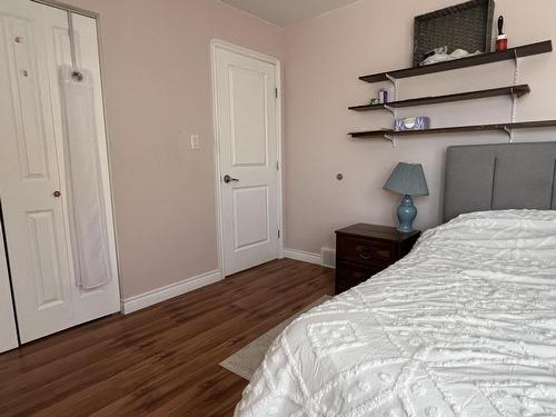 1661 Bann Street, Merritt, BC - Indoor Photo Showing Bedroom