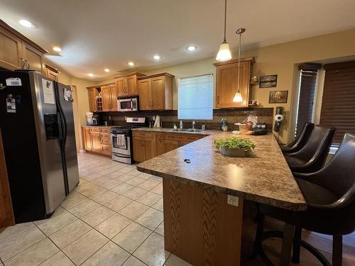 1661 Bann Street, Merritt, BC - Indoor Photo Showing Kitchen With Double Sink