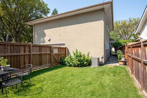 907 Queenston Bay, Winnipeg, MB 