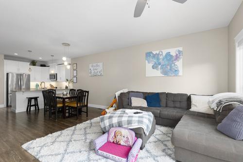 50-3359 Cougar Road, West Kelowna, BC - Indoor Photo Showing Living Room