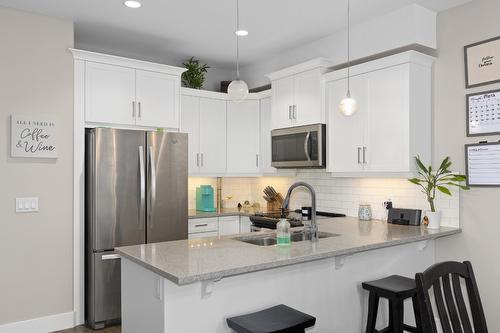 50-3359 Cougar Road, West Kelowna, BC - Indoor Photo Showing Kitchen With Upgraded Kitchen