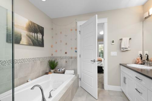 50-3359 Cougar Road, West Kelowna, BC - Indoor Photo Showing Bathroom