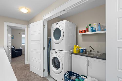 50-3359 Cougar Road, West Kelowna, BC - Indoor Photo Showing Laundry Room