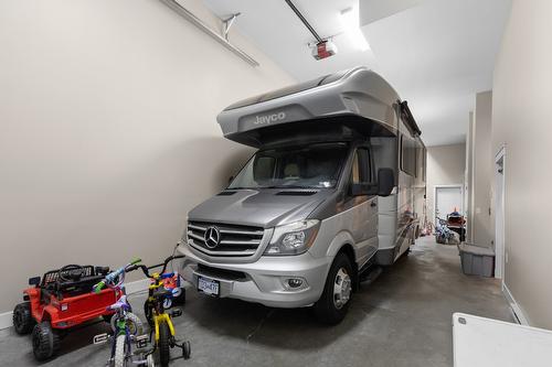 50-3359 Cougar Road, West Kelowna, BC - Indoor Photo Showing Garage