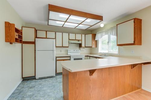 527-1255 Raymer Avenue, Kelowna, BC - Indoor Photo Showing Kitchen