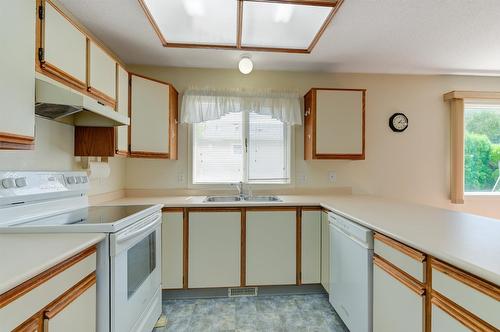 527-1255 Raymer Avenue, Kelowna, BC - Indoor Photo Showing Kitchen With Double Sink