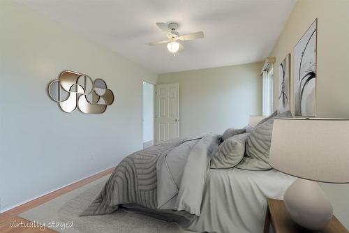 527-1255 Raymer Avenue, Kelowna, BC - Indoor Photo Showing Bedroom