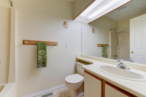 527-1255 Raymer Avenue, Kelowna, BC - Indoor Photo Showing Bathroom