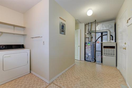 527-1255 Raymer Avenue, Kelowna, BC - Indoor Photo Showing Laundry Room