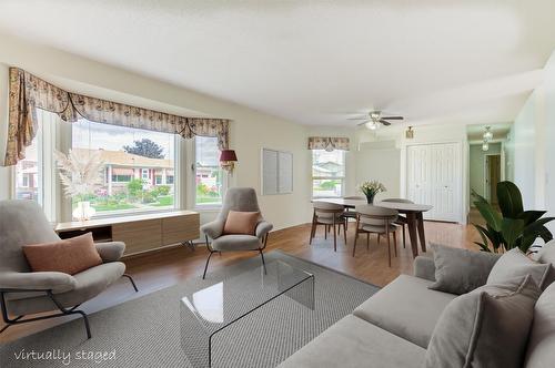 527-1255 Raymer Avenue, Kelowna, BC - Indoor Photo Showing Living Room