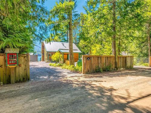 3052 Bay Rd, Qualicum Beach, BC 